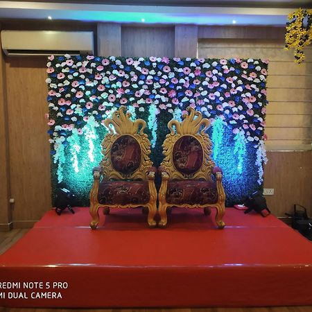 Hotel Comfotel Calcutta Buitenkant foto
