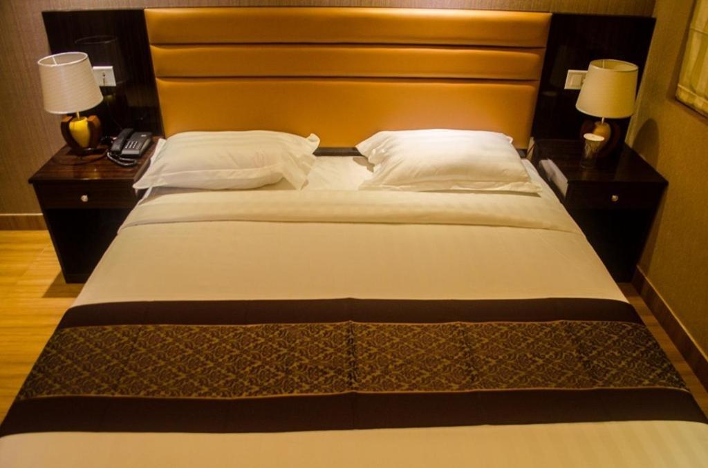 Hotel Comfotel Calcutta Buitenkant foto