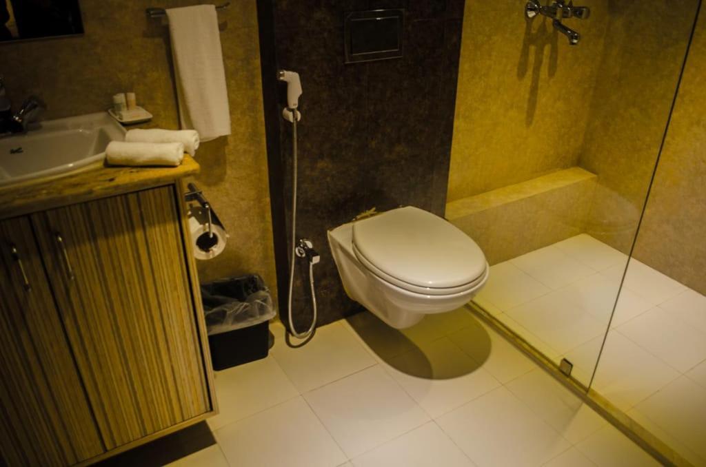 Hotel Comfotel Calcutta Buitenkant foto