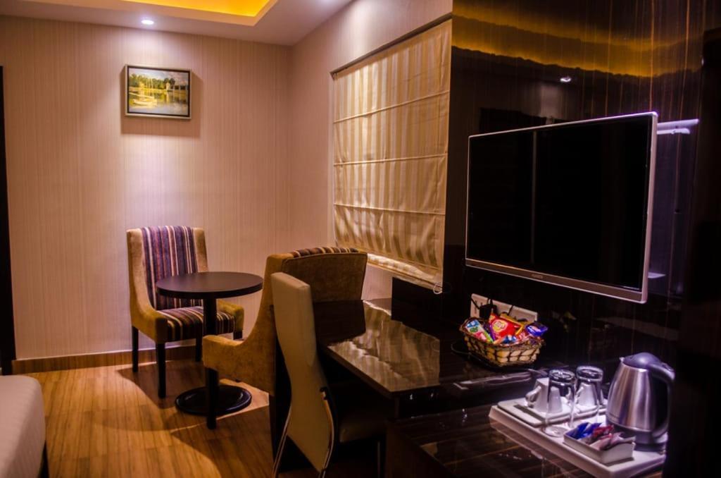 Hotel Comfotel Calcutta Buitenkant foto