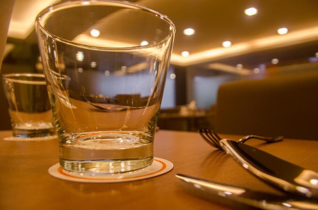 Hotel Comfotel Calcutta Buitenkant foto
