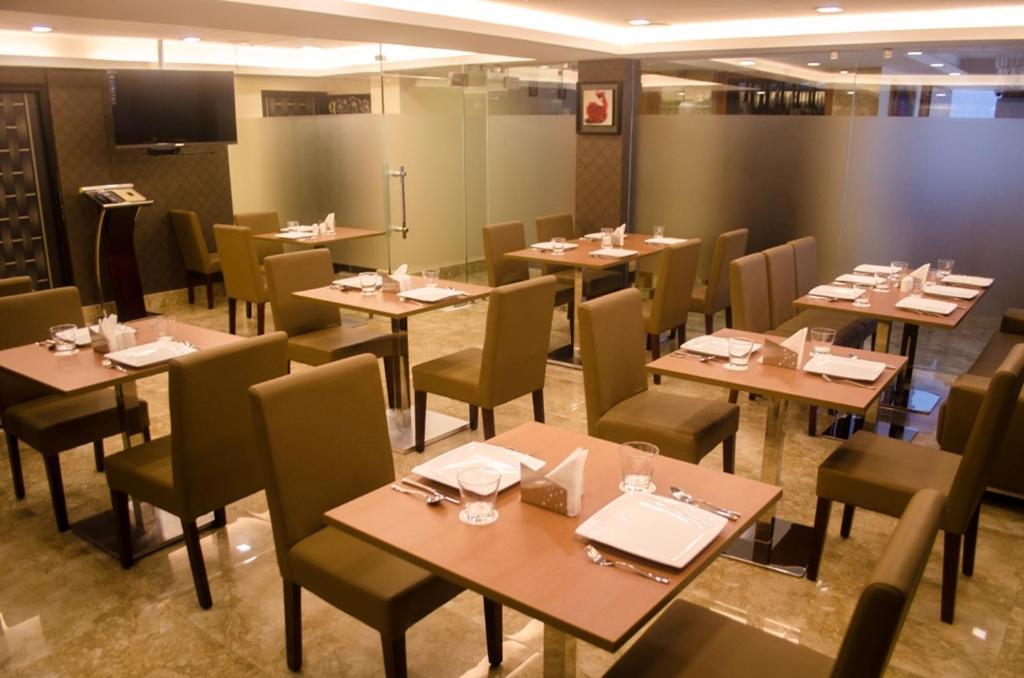 Hotel Comfotel Calcutta Buitenkant foto