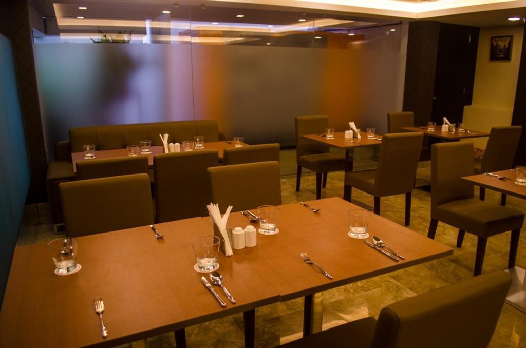 Hotel Comfotel Calcutta Buitenkant foto