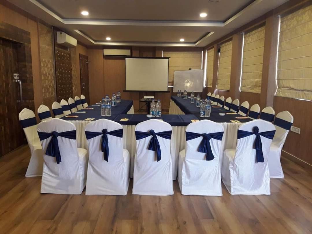 Hotel Comfotel Calcutta Buitenkant foto