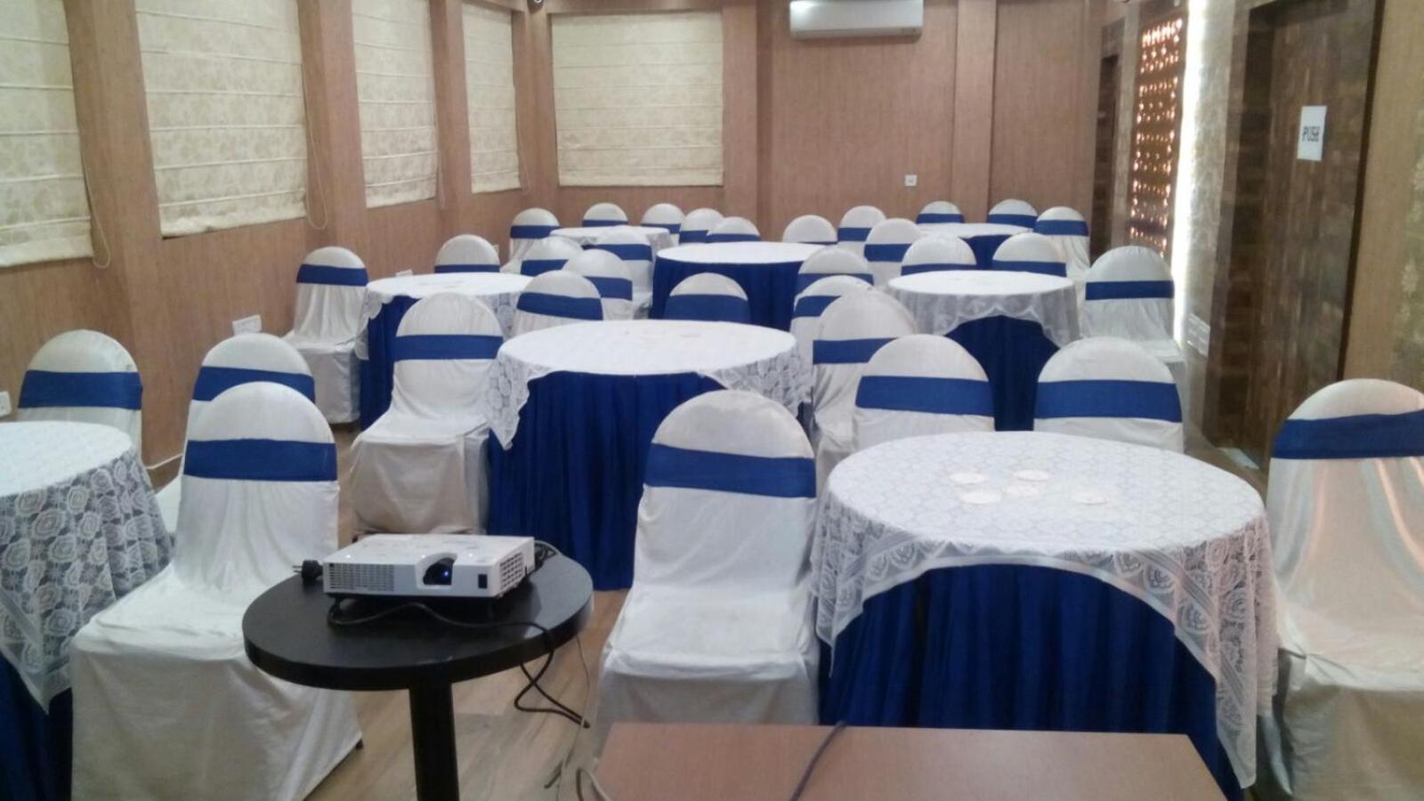Hotel Comfotel Calcutta Buitenkant foto