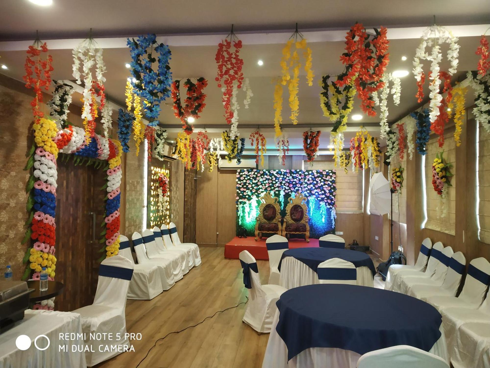 Hotel Comfotel Calcutta Buitenkant foto
