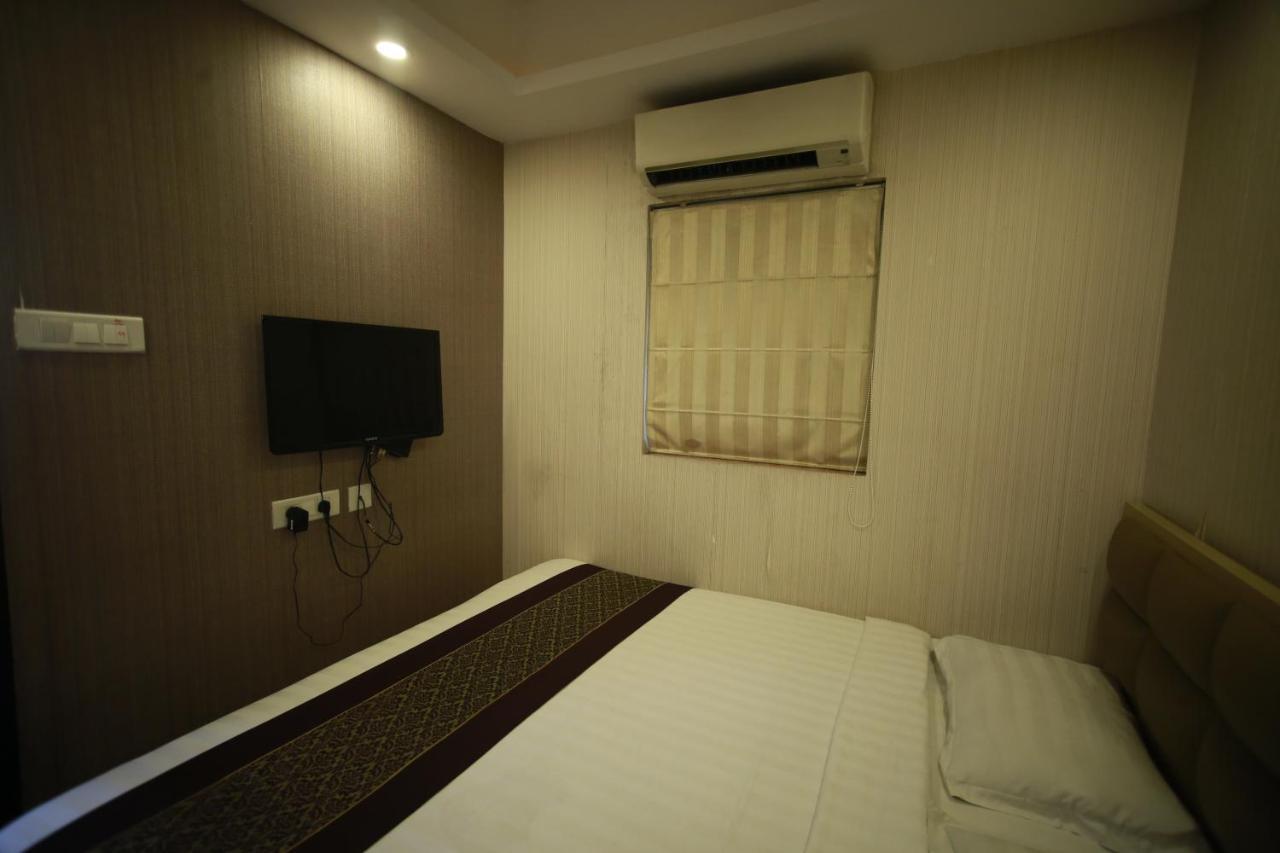 Hotel Comfotel Calcutta Buitenkant foto