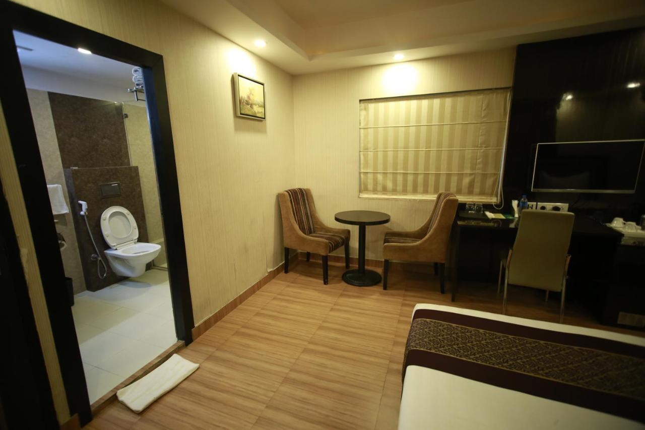 Hotel Comfotel Calcutta Buitenkant foto