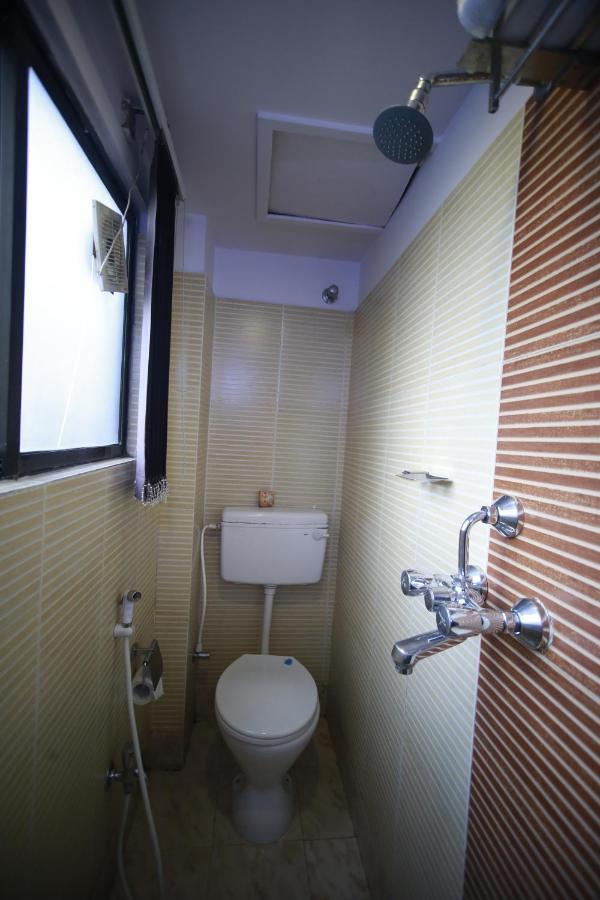 Hotel Comfotel Calcutta Buitenkant foto