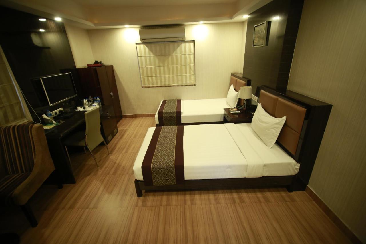 Hotel Comfotel Calcutta Buitenkant foto