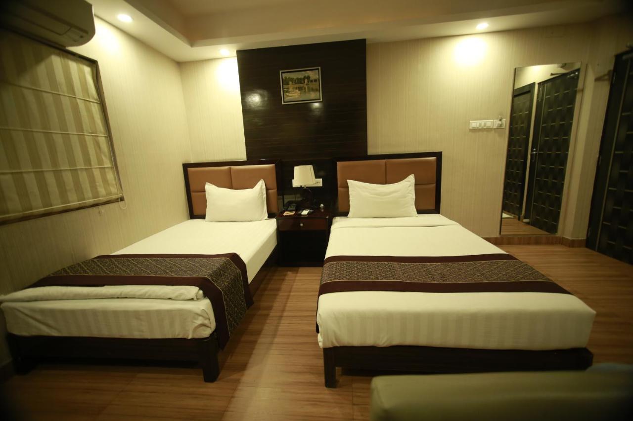 Hotel Comfotel Calcutta Buitenkant foto