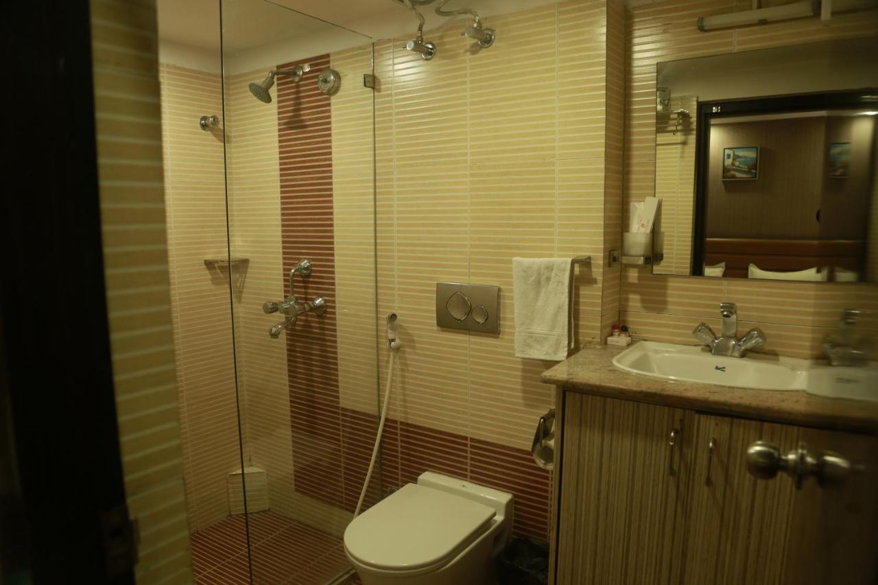 Hotel Comfotel Calcutta Buitenkant foto