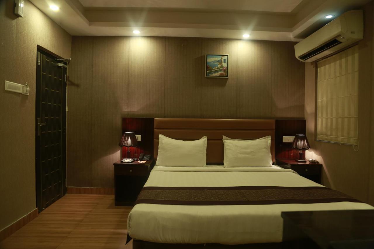 Hotel Comfotel Calcutta Buitenkant foto