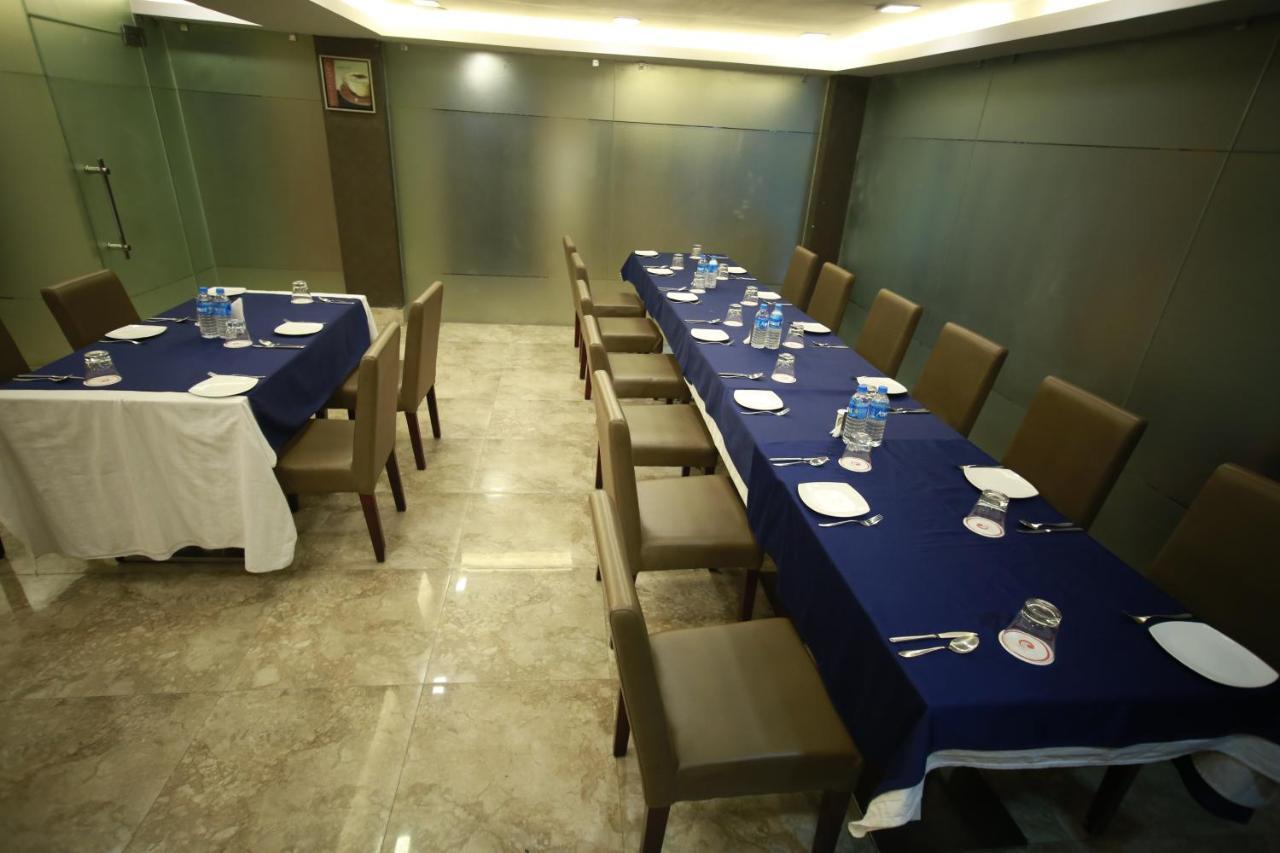 Hotel Comfotel Calcutta Buitenkant foto