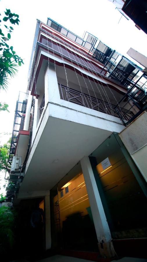 Hotel Comfotel Calcutta Buitenkant foto