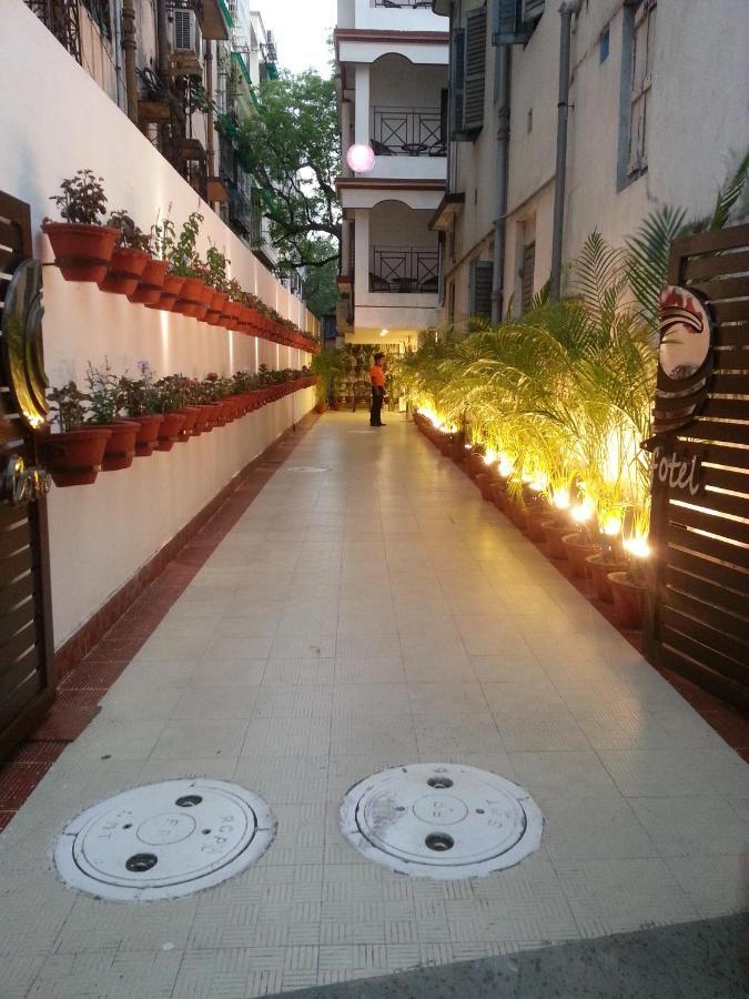 Hotel Comfotel Calcutta Buitenkant foto