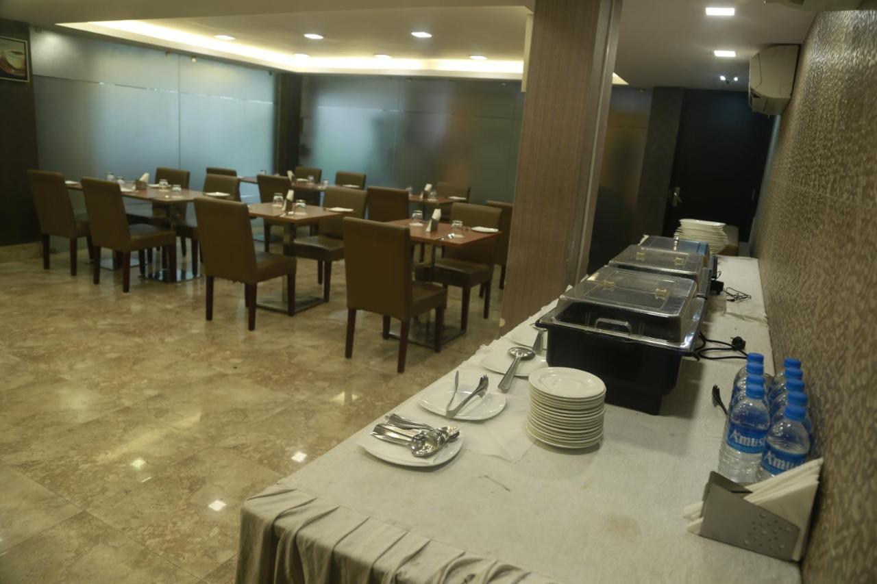 Hotel Comfotel Calcutta Buitenkant foto