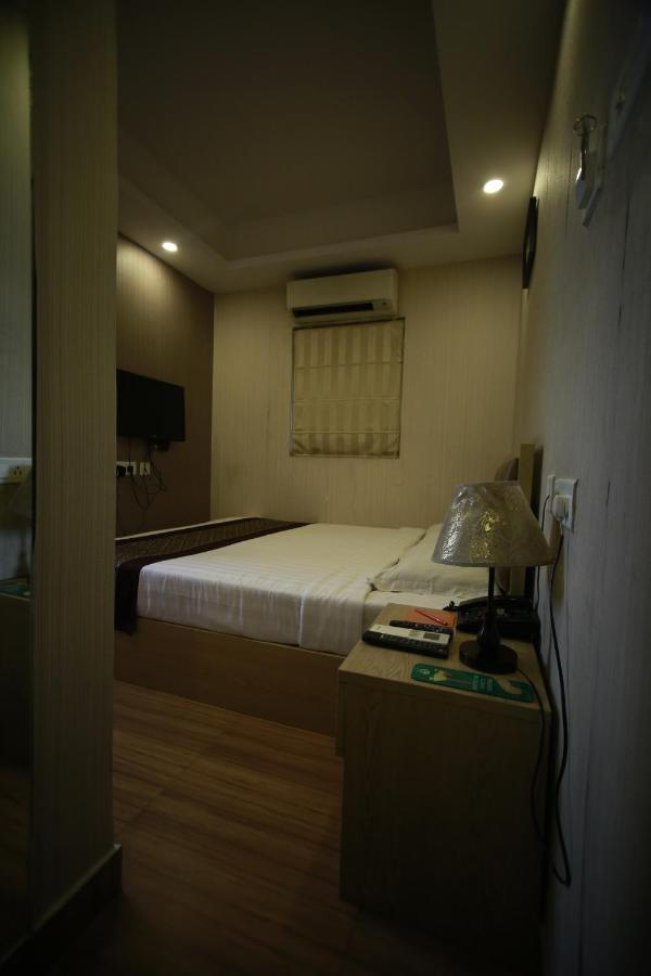 Hotel Comfotel Calcutta Buitenkant foto