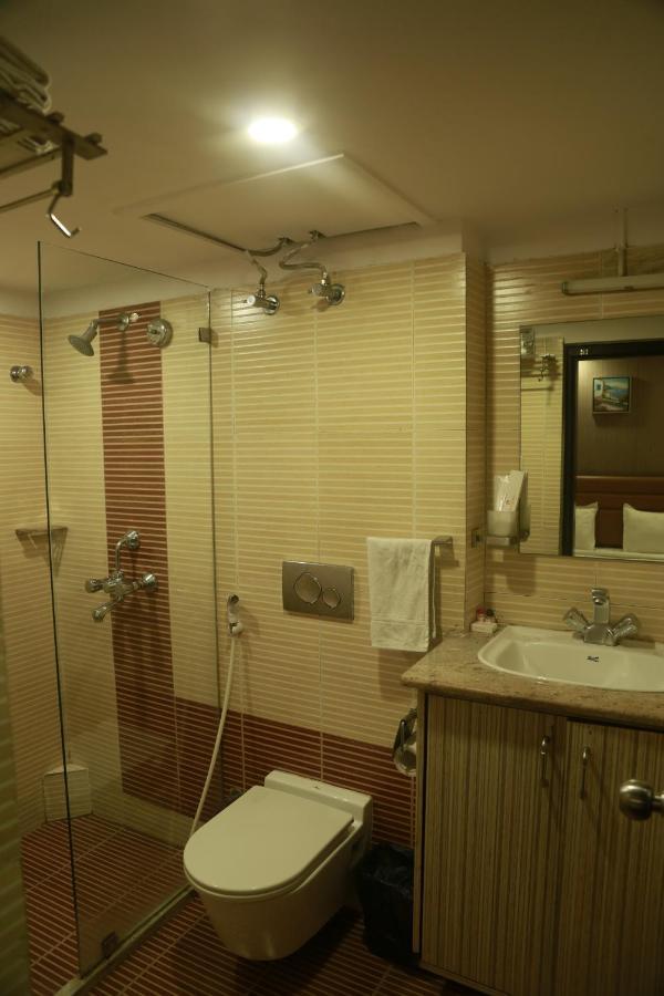 Hotel Comfotel Calcutta Buitenkant foto